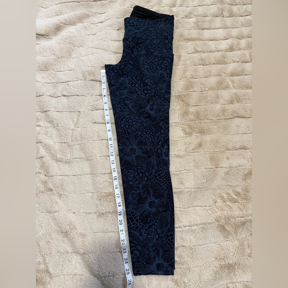 Lululemon 25” Leggings with Pockets - Picture 5 of 5